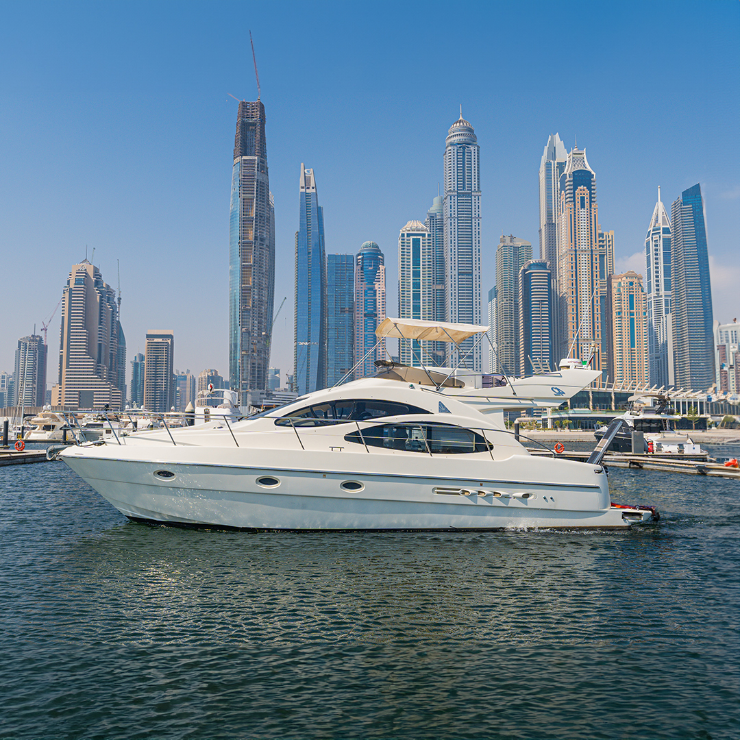 Azimut Mia Yacht on Dubai Marina